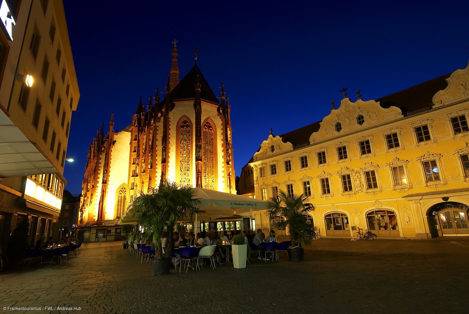 Marienkapelle und Falkenhaus Würzburg bei Nacht