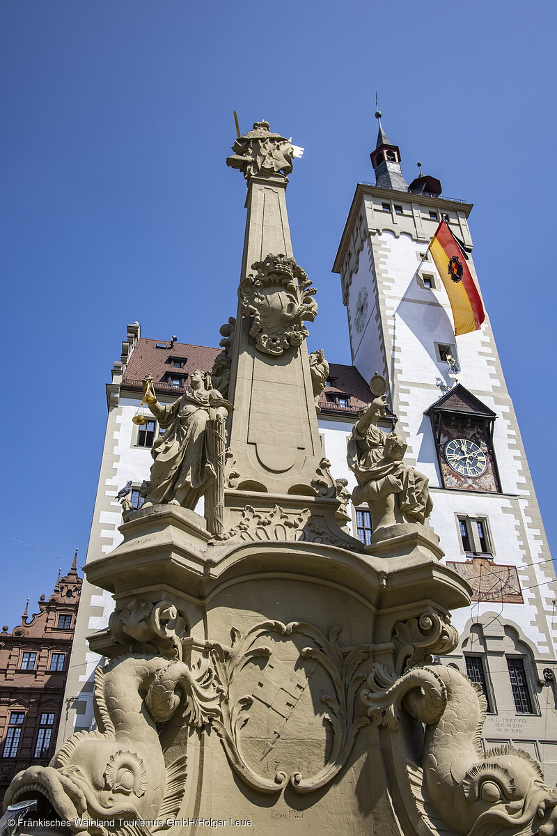 Rathaus und Vier Röhrenbrunnen Würzburg